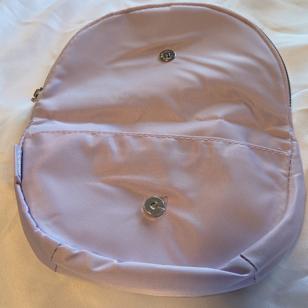 Everywhere Belt Bag - Picture 6 of 7